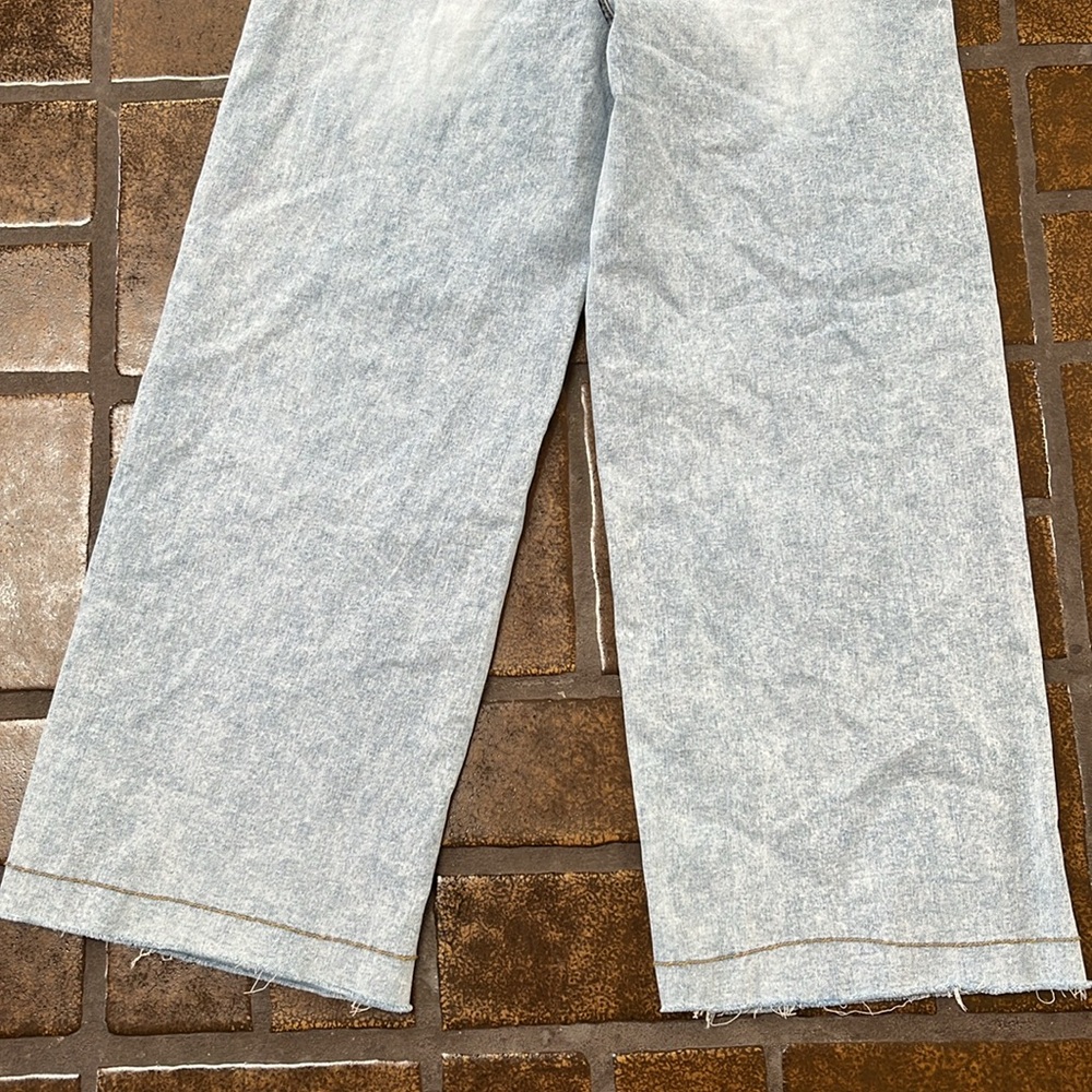 Frye Light Wash High-Rise Patch Pocket Cropped Wide Leg Jean - Picture 10 of 12
